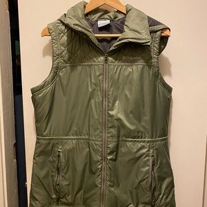 Columbi women’s zip up hooded vest green large